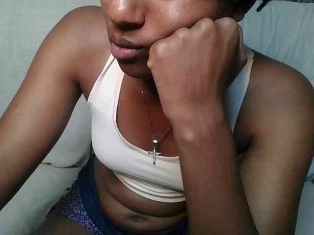 Brunnette-blonde webcam