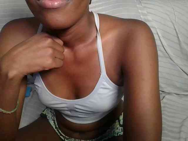 Brunnette-blonde webcam