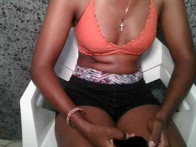 Brunnette-blonde webcam