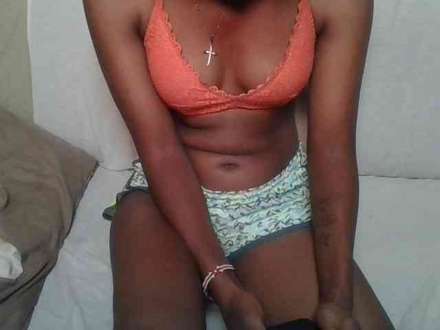 Brunnette-blonde webcam