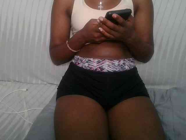 Brunnette-blonde webcam