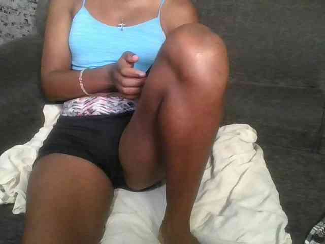 Brunnette-blonde webcam