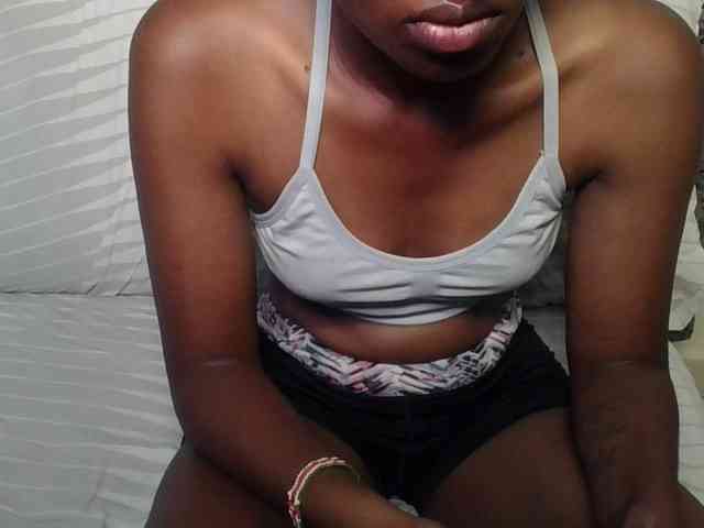 Brunnette-blonde webcam