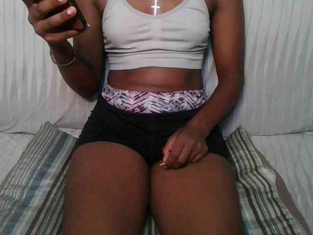 Brunnette-blonde webcam