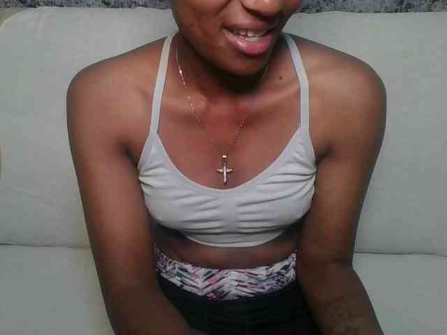 Brunnette-blonde webcam