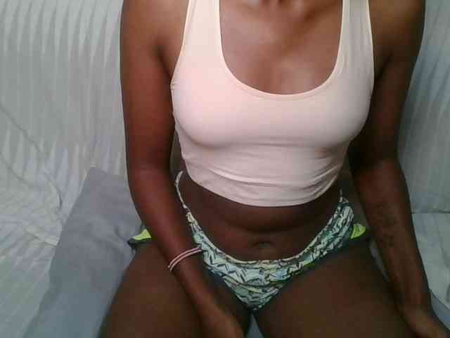 Brunnette-blonde webcam