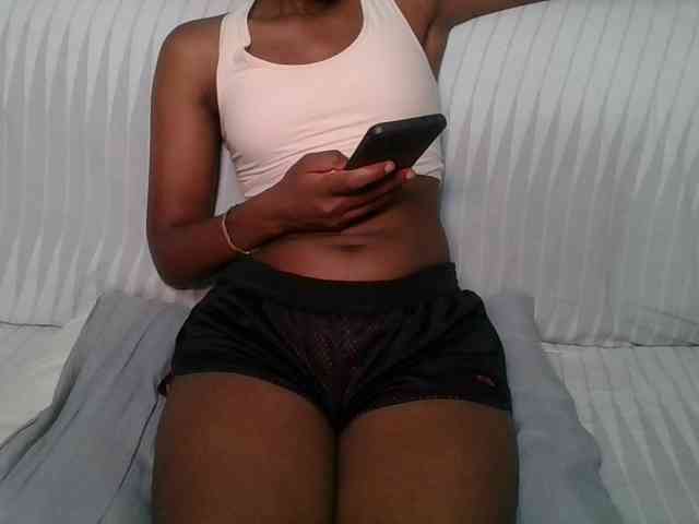 Brunnette-blonde webcam