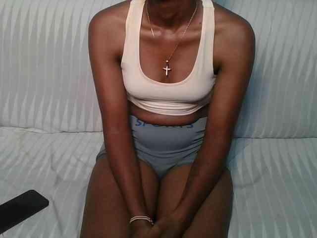 Brunnette-blonde webcam