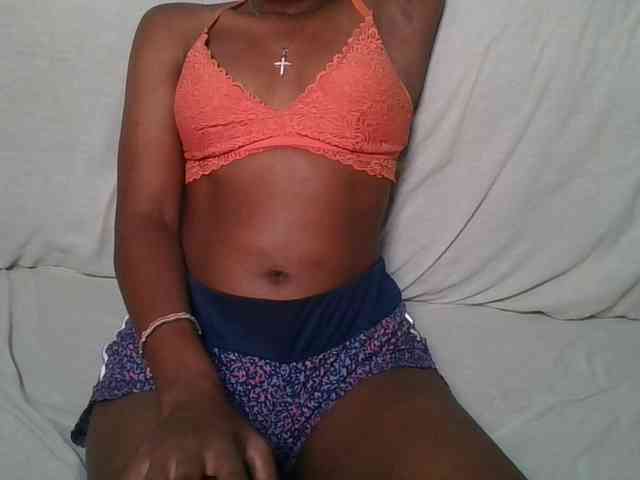 Brunnette-blonde webcam