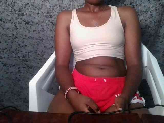 Brunnette-blonde webcam