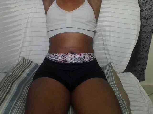 Brunnette-blonde webcam