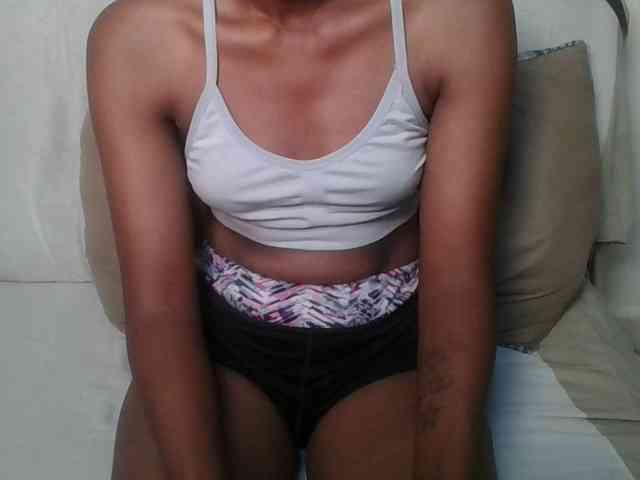 Brunnette-blonde webcam