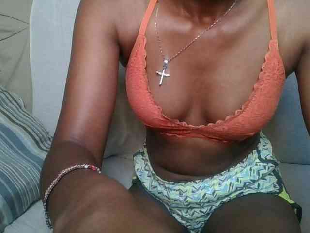 Brunnette-blonde webcam