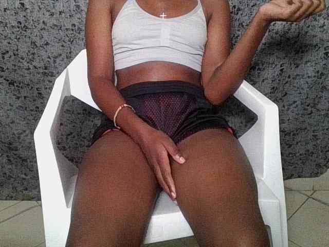 Brunnette-blonde webcam