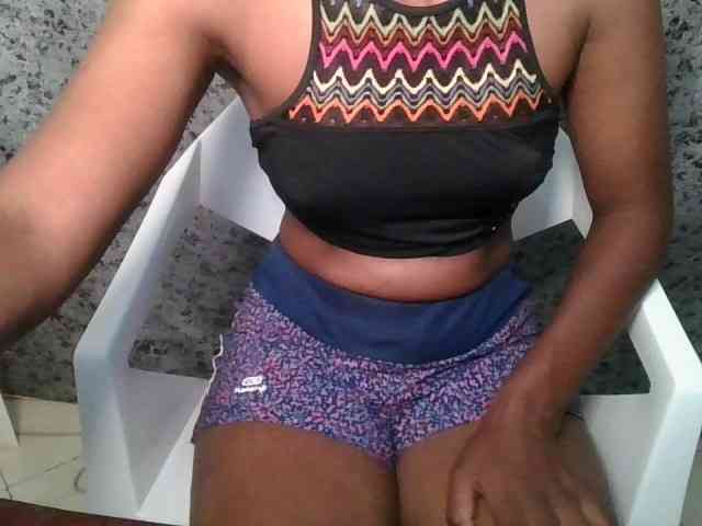 Brunnette-blonde webcam