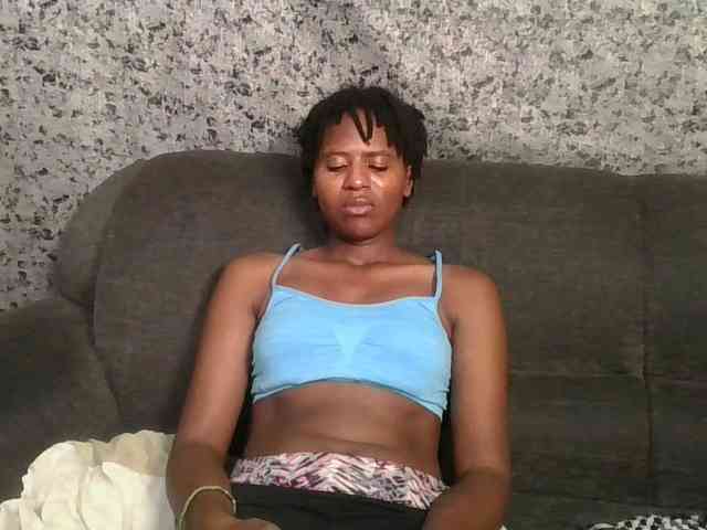 Brunnette-blonde webcam