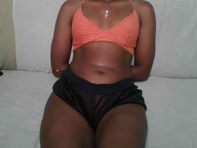 Brunnette-blonde webcam