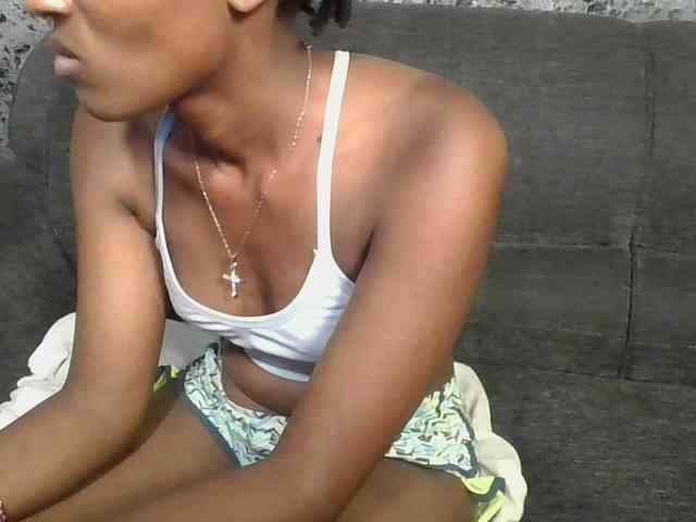 Brunnette-blonde webcam