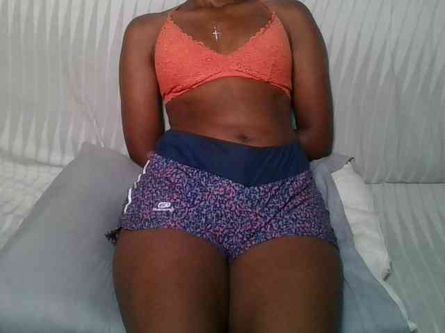 Brunnette-blonde webcam