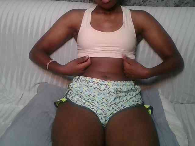 Brunnette-blonde webcam