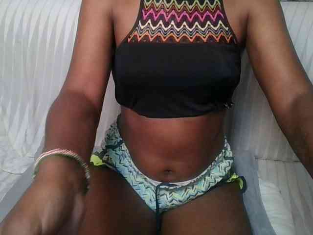 Brunnette-blonde webcam