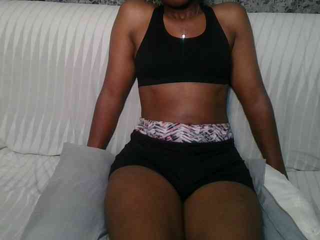 Brunnette-blonde webcam