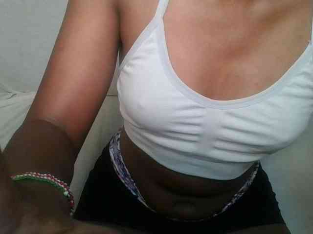 Brunnette-blonde webcam