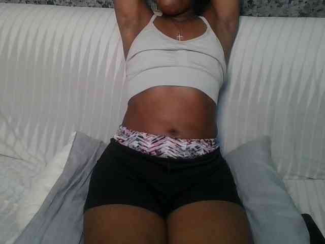 Brunnette-blonde webcam