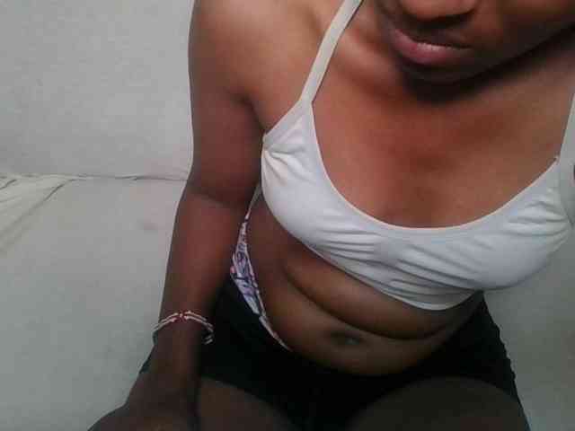 Brunnette-blonde webcam