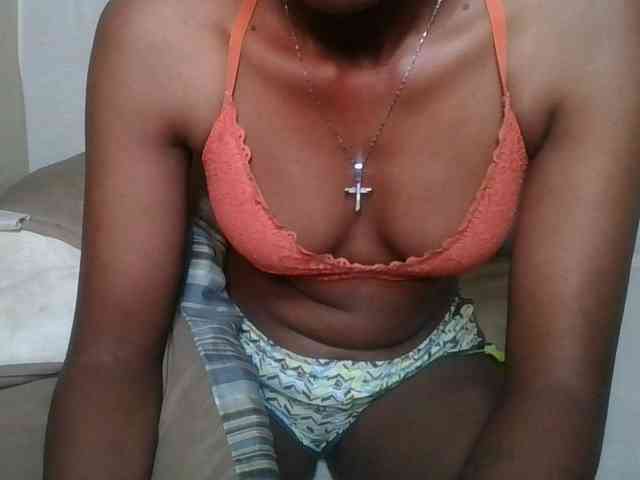 Brunnette-blonde webcam