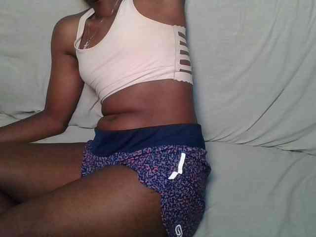 Brunnette-blonde webcam