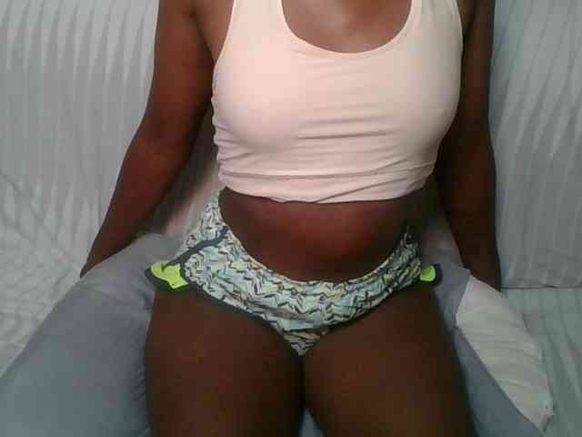 Brunnette-blonde webcam