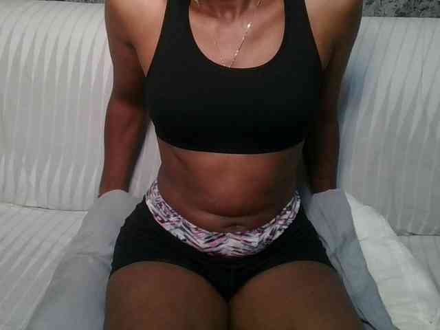 Brunnette-blonde webcam