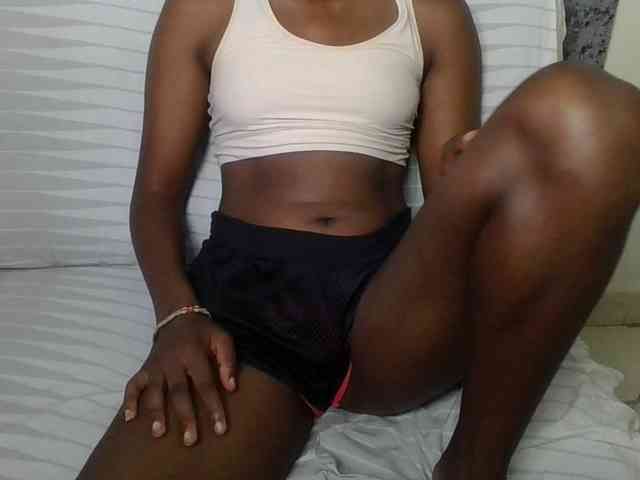 Brunnette-blonde webcam