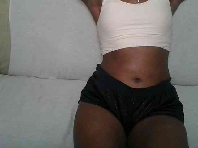 Brunnette-blonde webcam