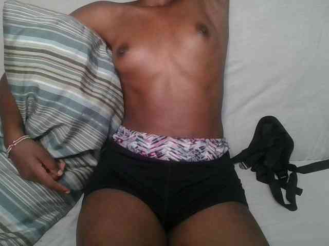 Brunnette-blonde webcam