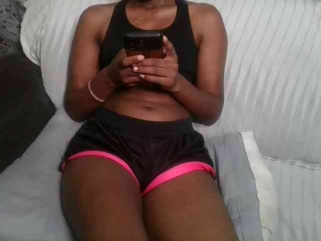 Brunnette-blonde webcam