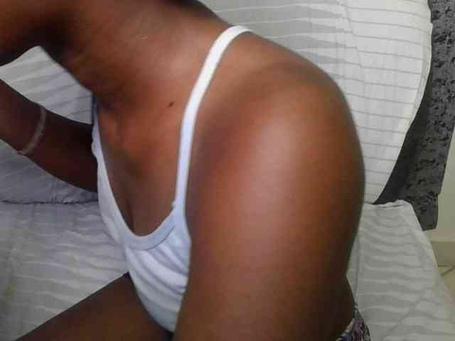 Brunnette-blonde webcam