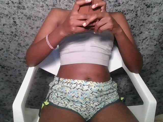 Brunnette-blonde webcam