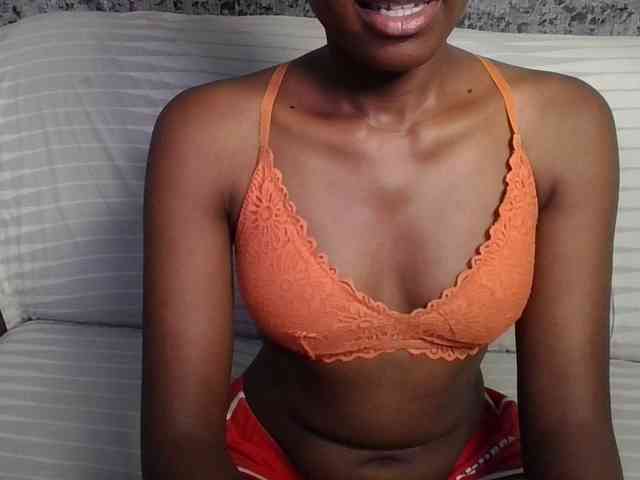 Brunnette-blonde webcam