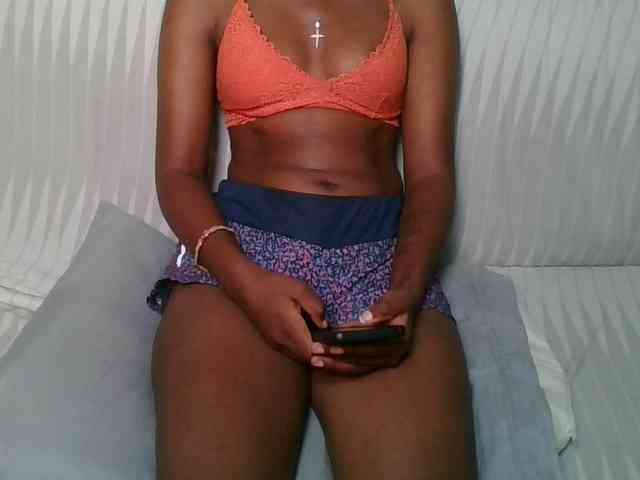 Brunnette-blonde webcam