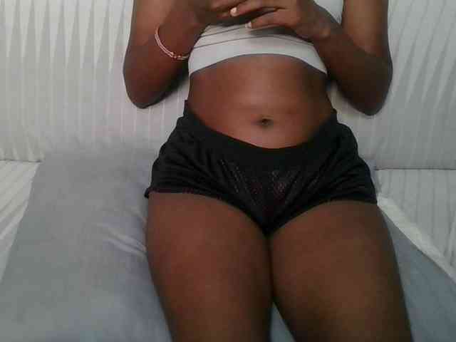 Brunnette-blonde webcam