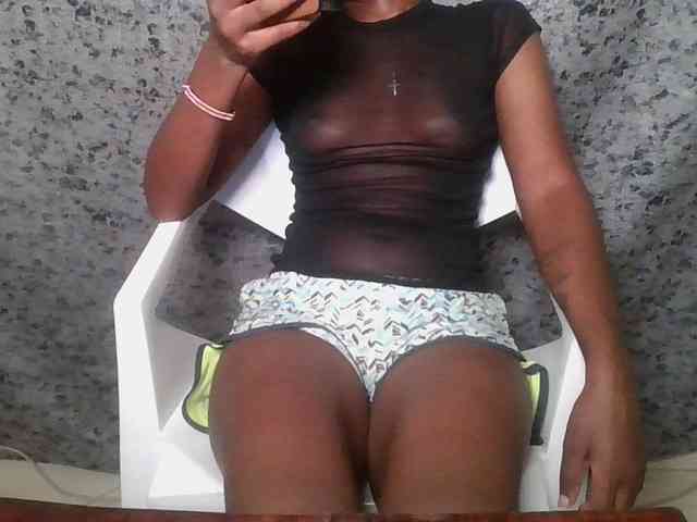 Brunnette-blonde webcam