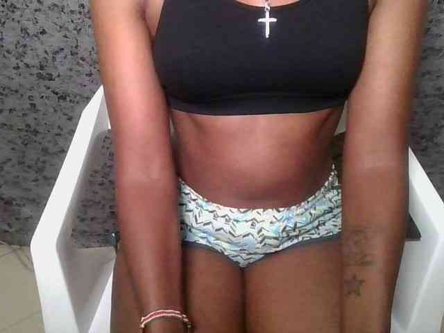 Brunnette-blonde webcam