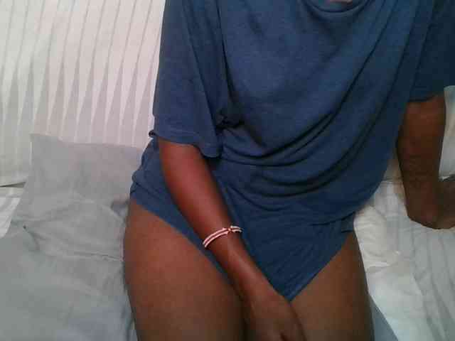 Brunnette-blonde webcam