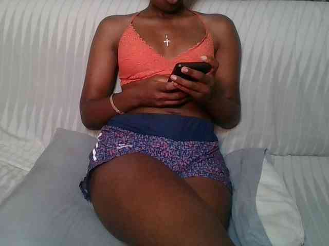 Brunnette-blonde webcam