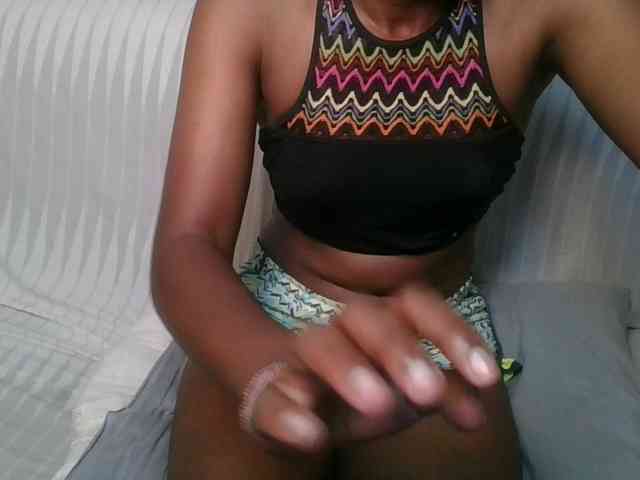 Brunnette-blonde webcam