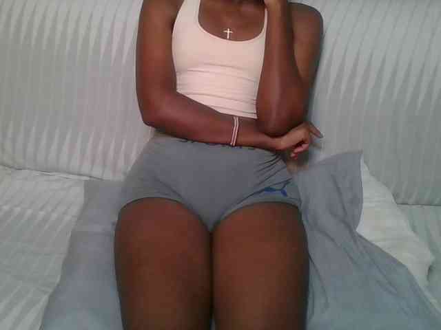 Brunnette-blonde webcam