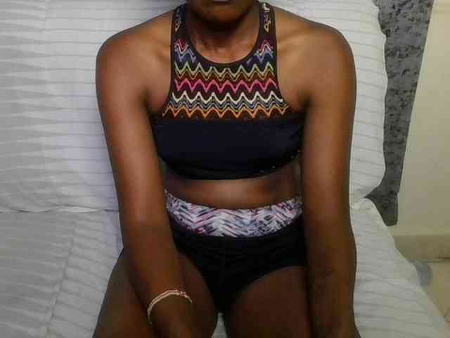 Brunnette-blonde webcam