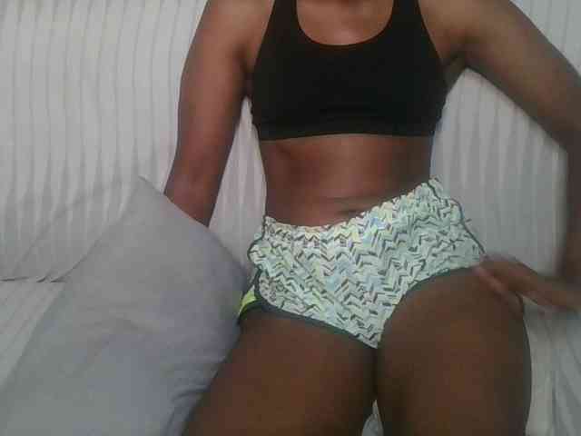 Brunnette-blonde webcam